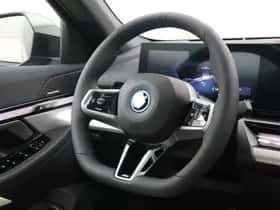 BMW i5 (2026) thumbnail 2