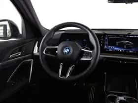 BMW iX2 (2025) thumbnail 2