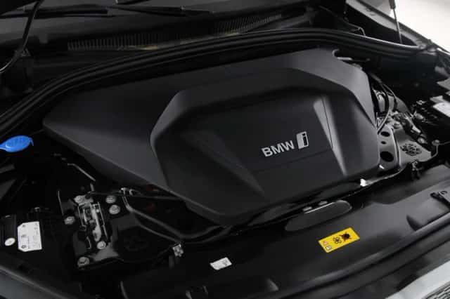 BMW iX2 (2025) thumbnail 4