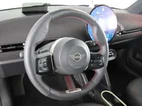 MINI Cooper (2024) thumbnail 2