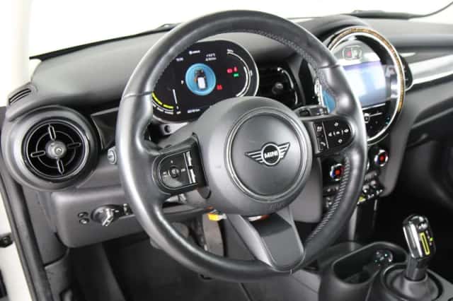 MINI Electric (2022) thumbnail 2