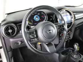 MINI Electric (2022) thumbnail 2