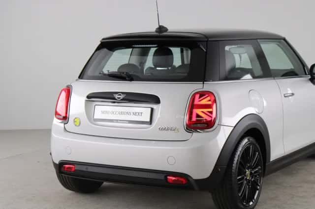 MINI Electric (2022) thumbnail 19