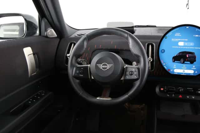 MINI Countryman (2024) thumbnail 2