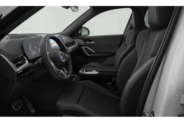 BMW iX1 (2026) thumbnail 3