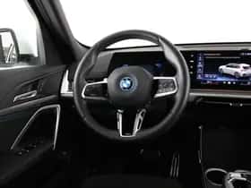 BMW iX1 (2025) thumbnail 2