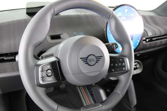 MINI Cooper (2026) thumbnail 2