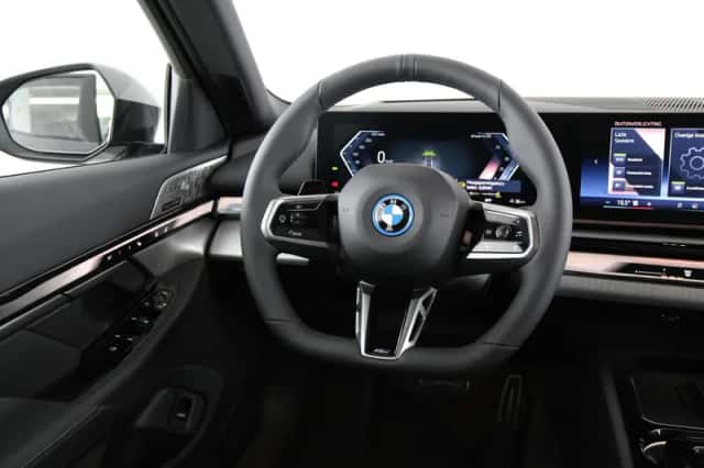 BMW i5 (2026) thumbnail 2