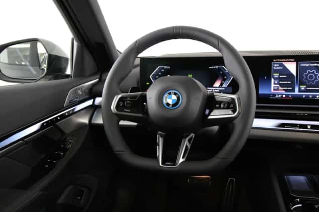 BMW i5 (2026) thumbnail 2