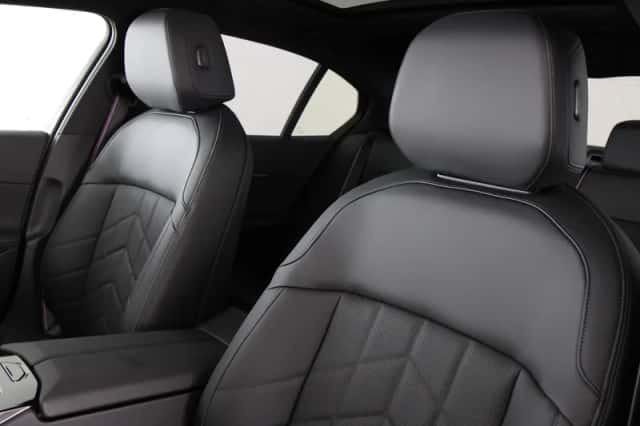 BMW i5 (2026) thumbnail 5