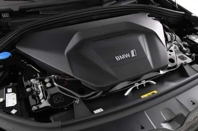 BMW iX1 (2026) thumbnail 4