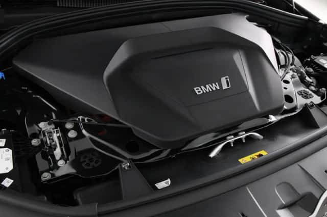 BMW iX1 (2026) thumbnail 4