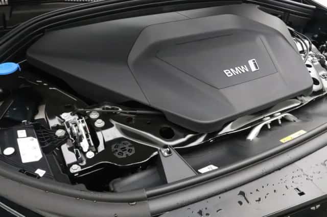 BMW iX1 (2026) thumbnail 4
