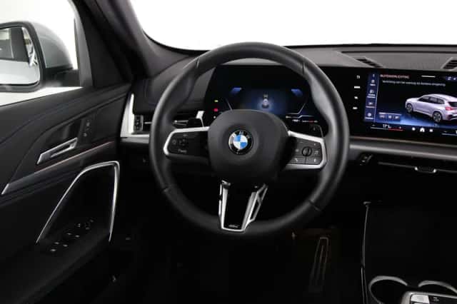 BMW X1 (2025) thumbnail 2