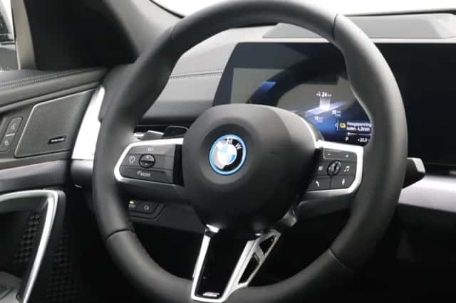 BMW iX2 (2026) thumbnail 2