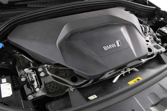 BMW iX1 (2025) thumbnail 4