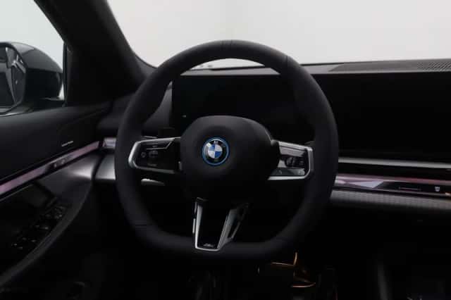 BMW i5 (2026) thumbnail 2