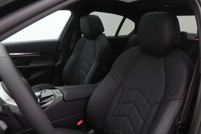 BMW i5 (2026) thumbnail 4