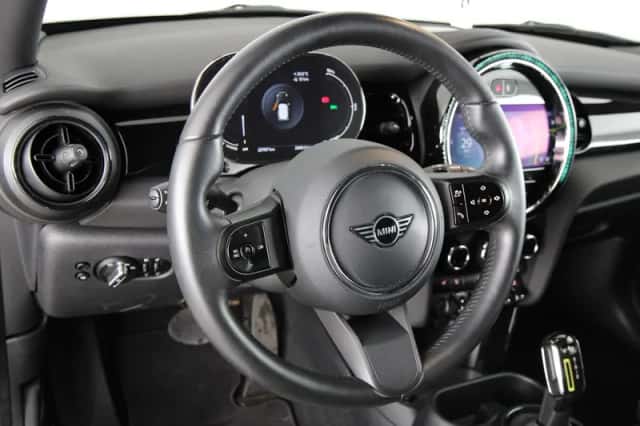 MINI Electric (2023) thumbnail 2