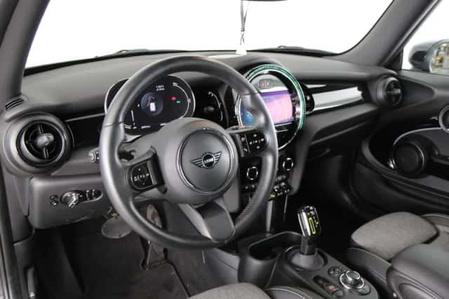 MINI Electric (2023) thumbnail 13