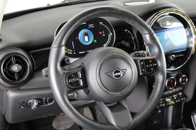 MINI Electric (2022) thumbnail 2