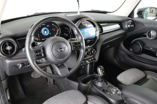 MINI Electric (2022) thumbnail 13