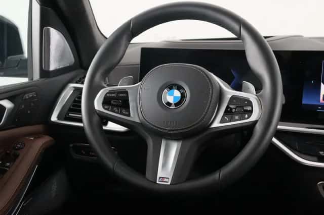 BMW X7 (2025) thumbnail 2