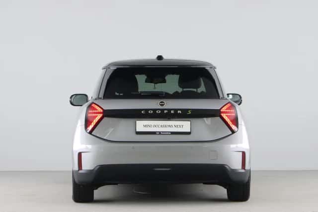 MINI Cooper (2024) thumbnail 11