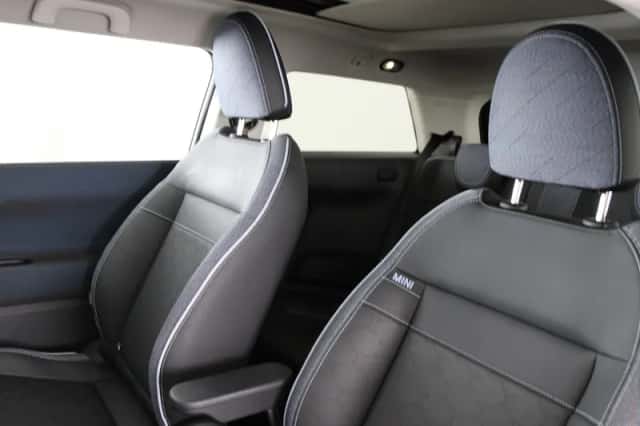 MINI Cooper (2024) thumbnail 6