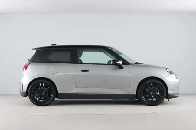 MINI Cooper (2024) thumbnail 9