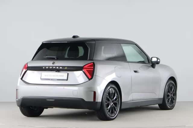 MINI Cooper (2024) thumbnail 10