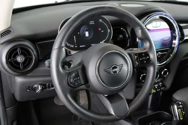 MINI Electric (2022) thumbnail 2