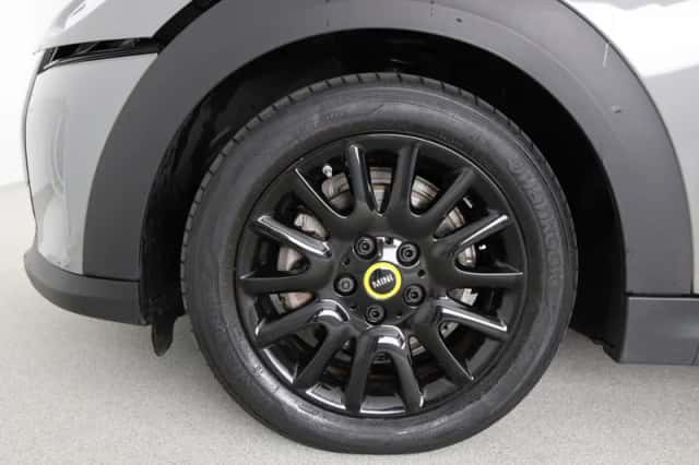 MINI Electric (2022) thumbnail 18