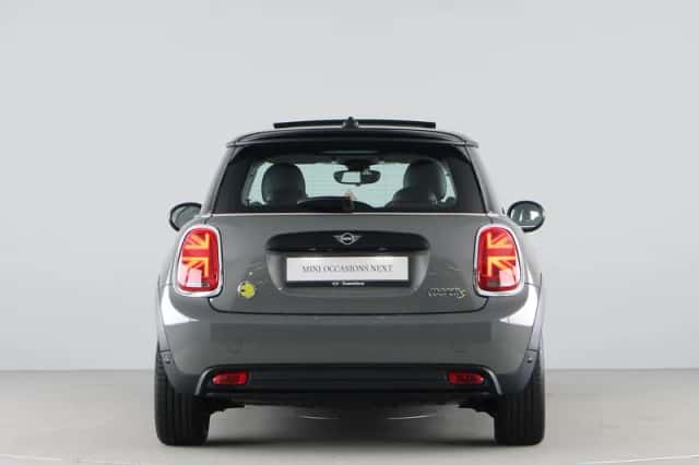 MINI Electric (2022) thumbnail 10
