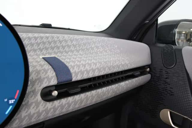 MINI Cooper (2024) thumbnail 24