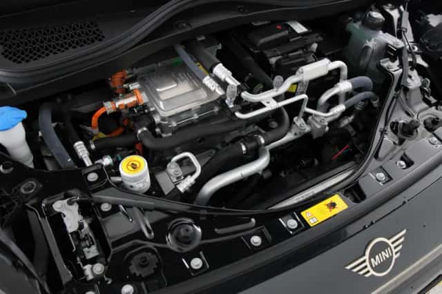 MINI Cooper (2024) thumbnail 5