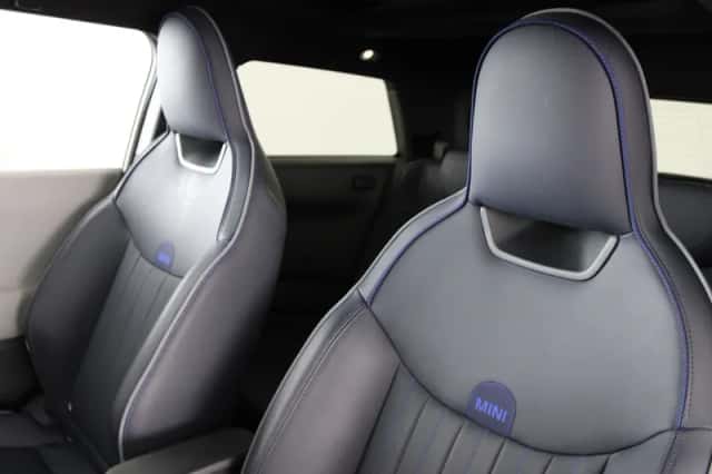 MINI Cooper (2024) thumbnail 6