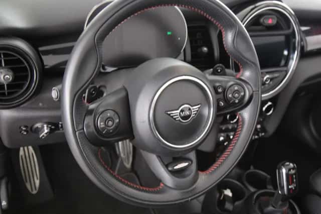 MINI Cabrio (2020) thumbnail 2