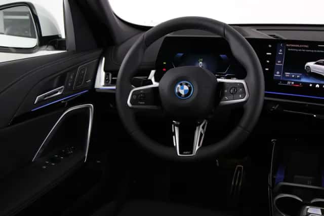 BMW iX1 (2026) thumbnail 2