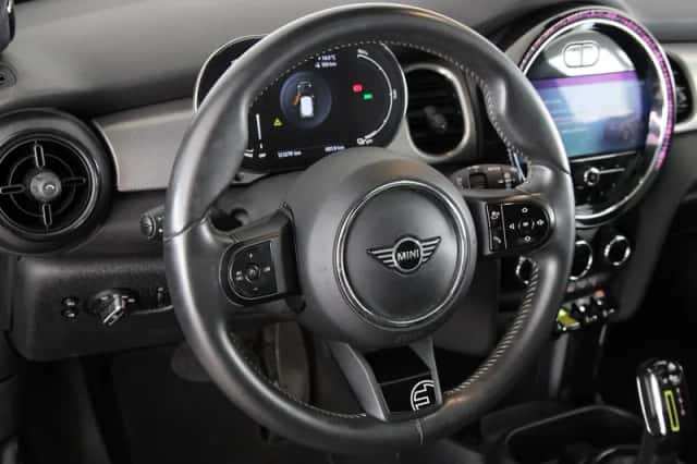 MINI Electric (2022) thumbnail 2