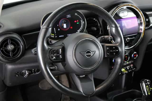 MINI Electric (2022) thumbnail 2