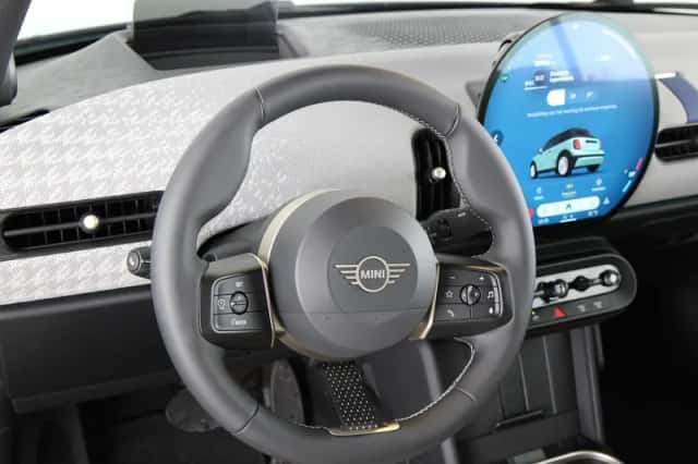 MINI Cabrio (2026) thumbnail 2