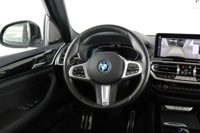 BMW iX3 (2022) thumbnail 2