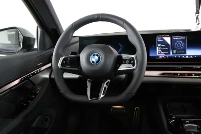 BMW i5 (2026) thumbnail 2