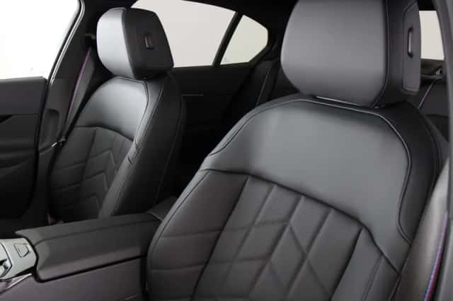 BMW i5 (2026) thumbnail 5