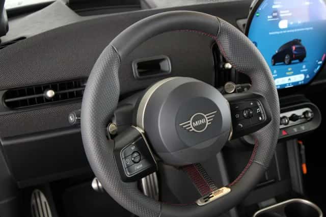 MINI Cooper (2026) thumbnail 2