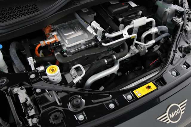 MINI Cooper (2024) thumbnail 5