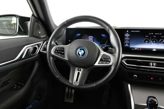 BMW i4 (2024) thumbnail 2
