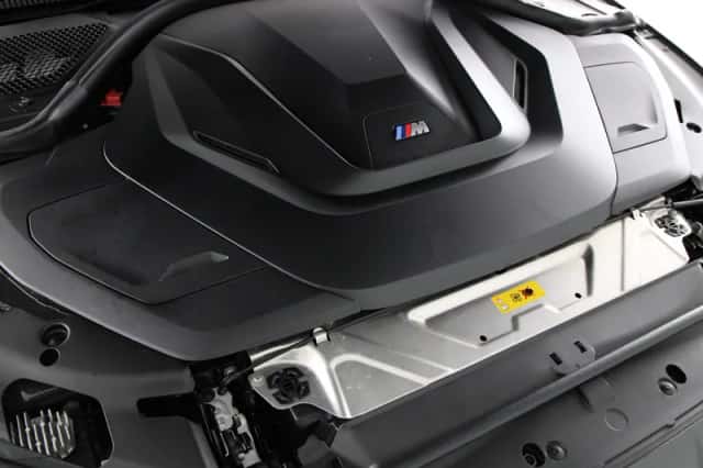 BMW i4 (2024) thumbnail 4