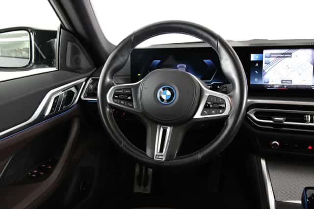 BMW i4 (2023) thumbnail 2
